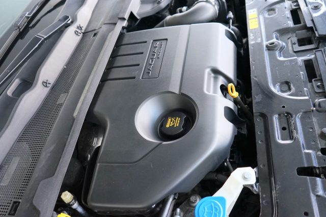 JAGUAR E-Pace usata 63