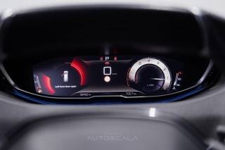 PEUGEOT 5008 usata, con Touch screen