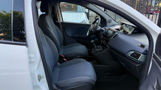 LANCIA Ypsilon usata, con USB