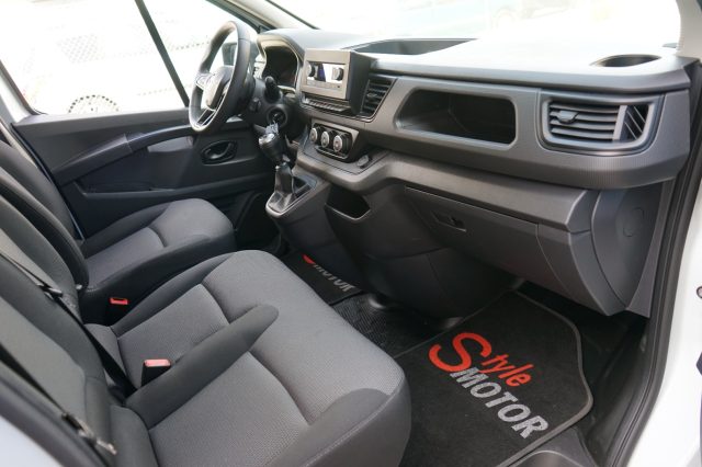 RENAULT Trafic usata, con Luci diurne LED