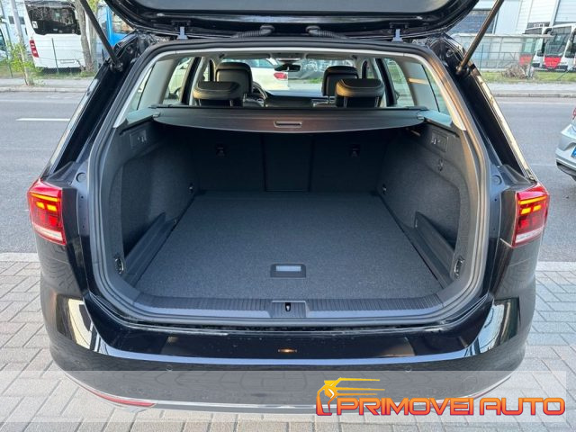 VOLKSWAGEN Passat Variant usata, con Bracciolo
