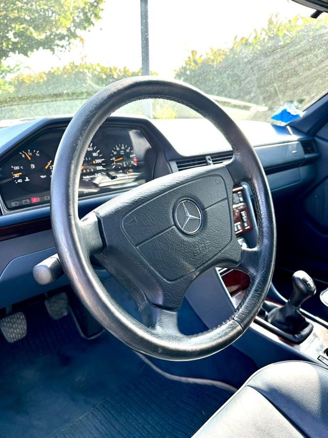 MERCEDES-BENZ E 200 usata, con Specchietti laterali elettrici