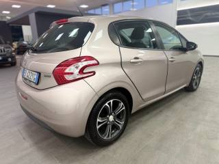 PEUGEOT 208 usata, con Autoradio