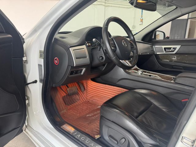 JAGUAR XF usata, con Climatizzatore