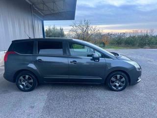 PEUGEOT 5008 usata, con Airbag laterali