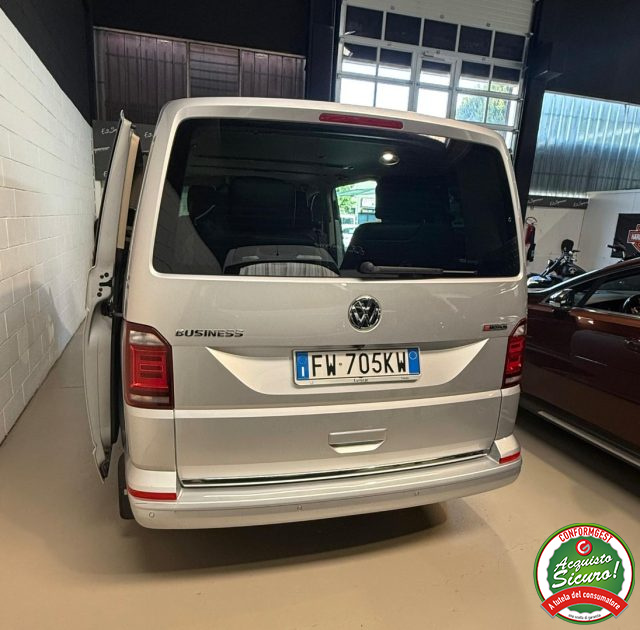 VOLKSWAGEN Caravelle usata, con USB