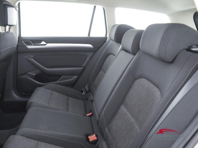 VOLKSWAGEN Passat usata 9