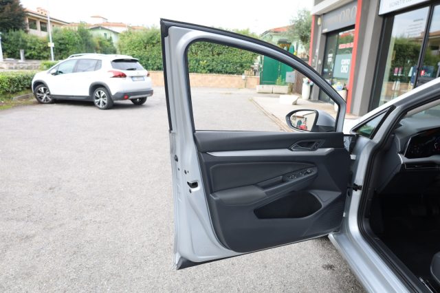 VOLKSWAGEN Golf Variant usata, con Sistema di parcheggio automatico