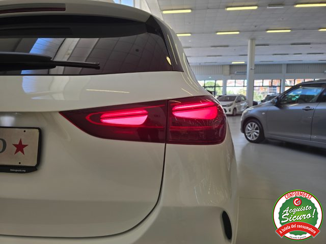 MERCEDES-BENZ GLA 200 usata, con Luci diurne LED