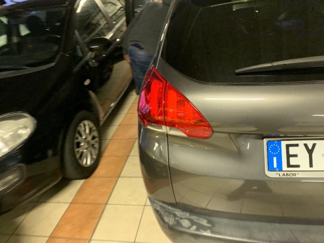 PEUGEOT 2008 usata, con Airbag