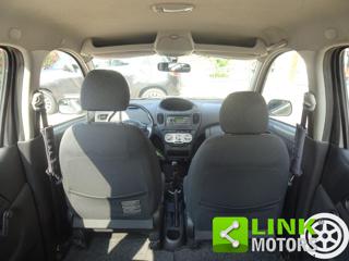 TOYOTA Yaris usata 27