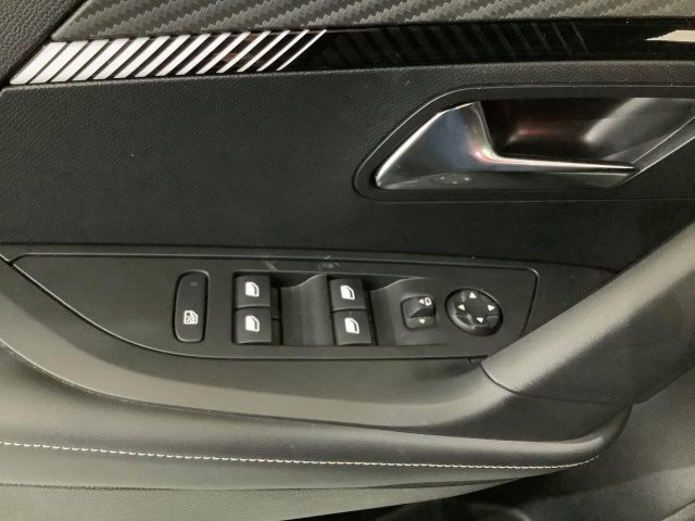 PEUGEOT 2008 usata, con Sensore di luce