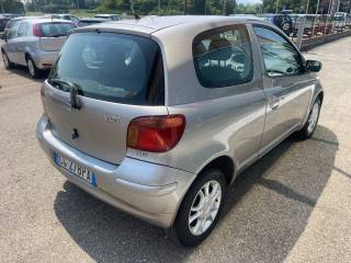 TOYOTA Yaris usata, con Specchietti laterali elettrici
