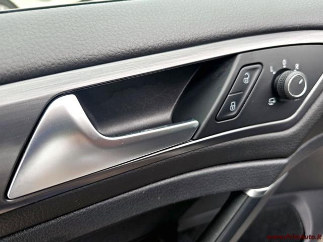 VOLKSWAGEN Golf usata, con Touch screen