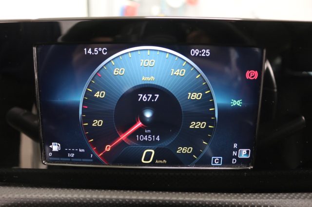 MERCEDES-BENZ CLA 200 usata, con Telecamera per parcheggio assistito