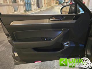 VOLKSWAGEN Passat usata 34
