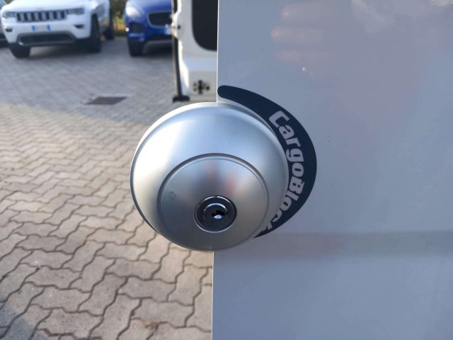 MAXUS Deliver 9 usata, con USB