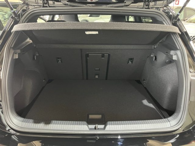 VOLKSWAGEN Golf usata, con USB