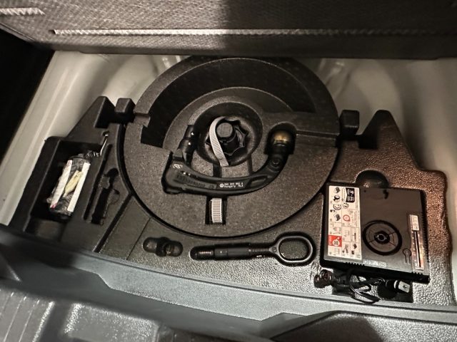 VOLKSWAGEN T-Roc usata, con USB