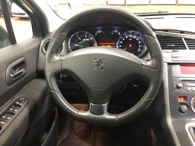 PEUGEOT 5008 usata, con Sensori di parcheggio posteriori