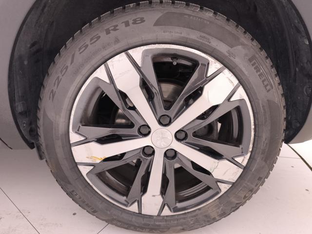 PEUGEOT 5008 usata, con Touch screen