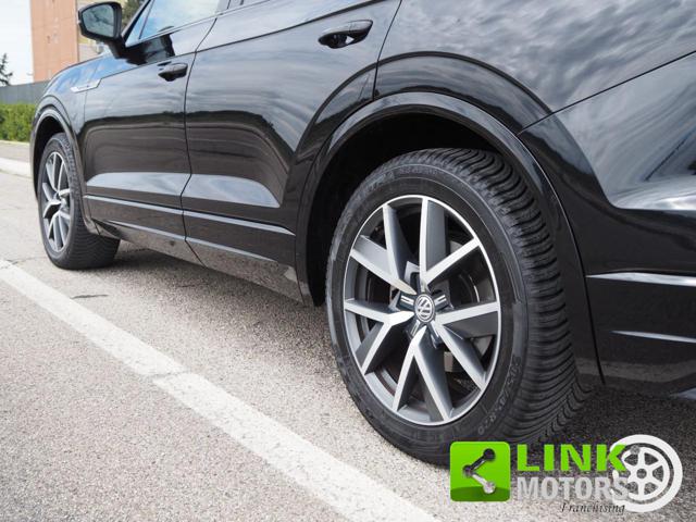 VOLKSWAGEN Touareg usata, con Telecamera per parcheggio assistito