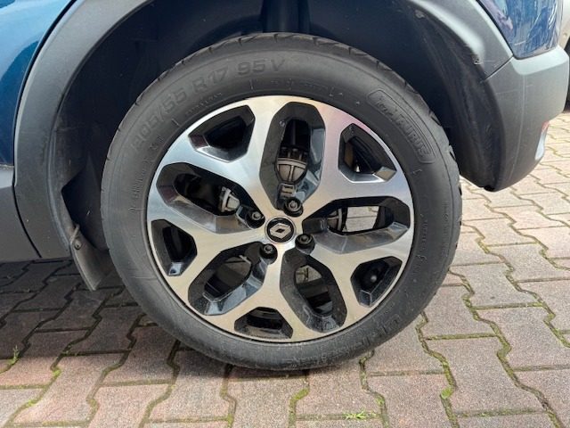 RENAULT Captur usata, con Autoradio