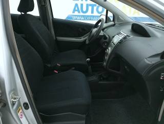 TOYOTA Yaris usata, con Volante multifunzione