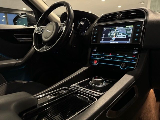 JAGUAR F-Pace usata, con Climatizzatore