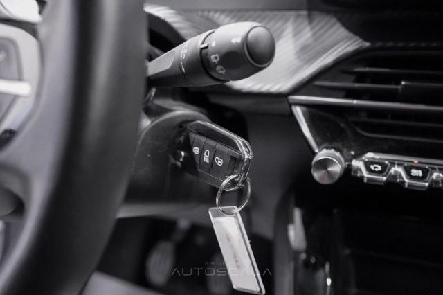 PEUGEOT 208 usata, con USB