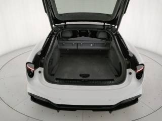 LOTUS Emeya usata, con Fari LED