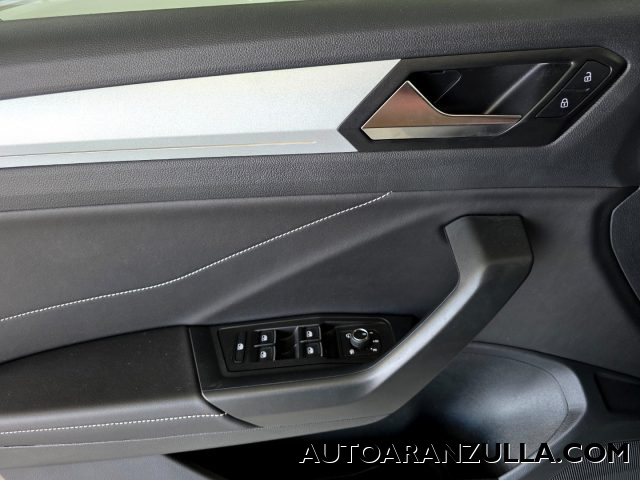 VOLKSWAGEN T-Roc usata, con Sensori di parcheggio posteriori