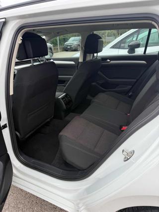 VOLKSWAGEN Passat Variant usata, con Bracciolo