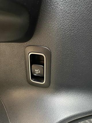 MERCEDES-BENZ GLB 200 usata, con Fendinebbia