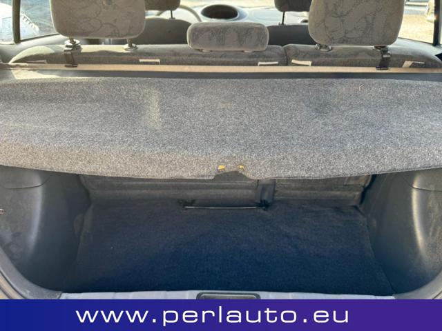 TOYOTA Yaris usata, con Lettore CD