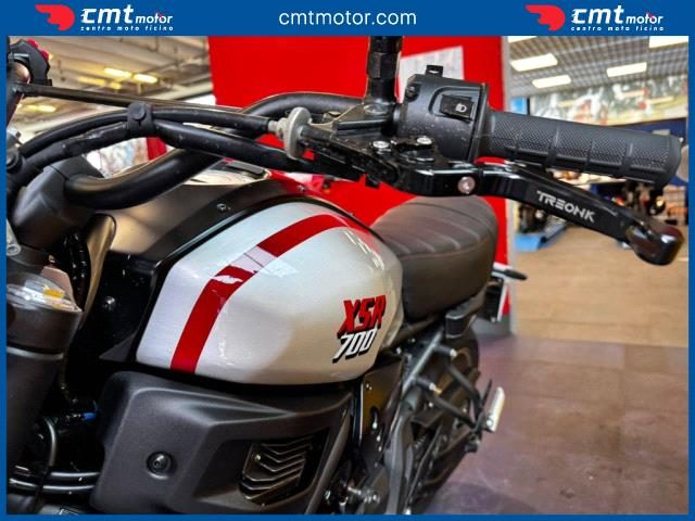 YAMAHA XSR 700 usata 7