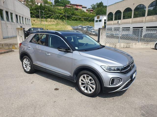 VOLKSWAGEN T-Roc usata, con Autoradio