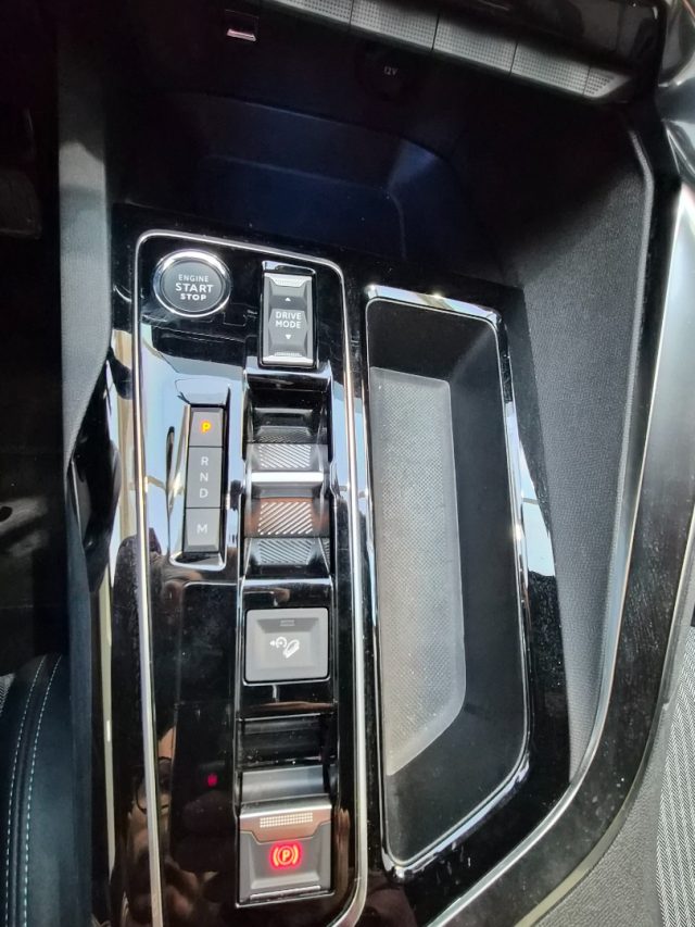 PEUGEOT 3008 usata, con Bracciolo