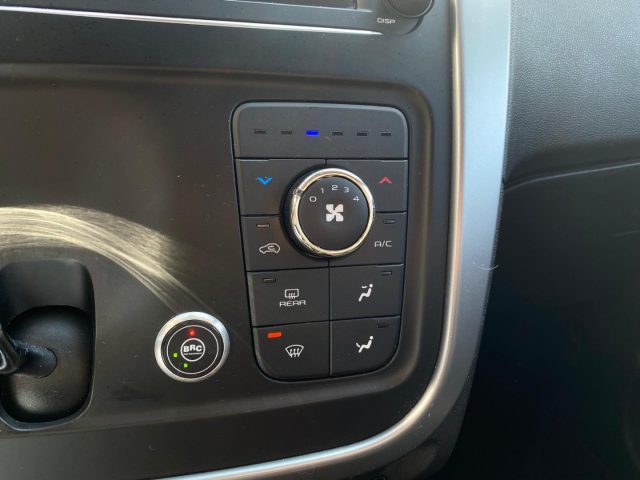 MAHINDRA KUV100 usata, con Touch screen