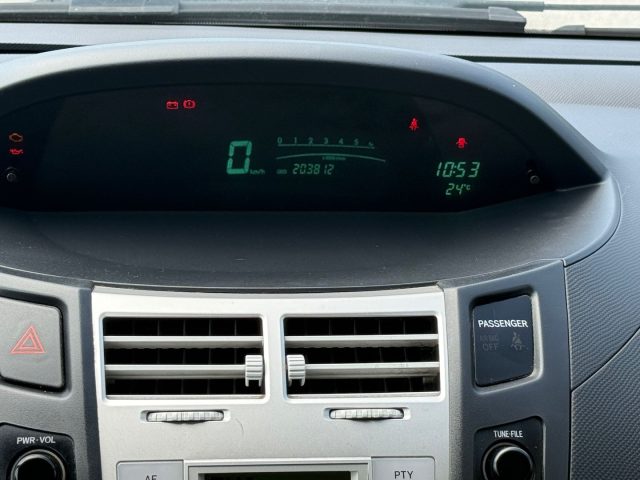 TOYOTA Yaris usata 14