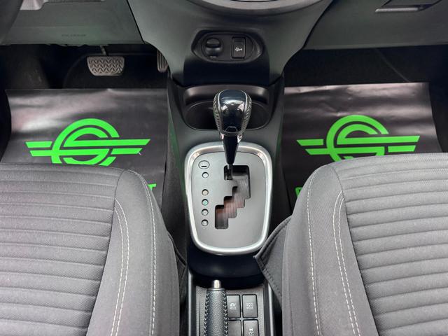 TOYOTA Yaris usata, con USB