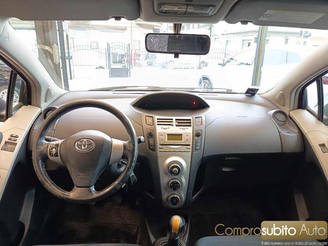 TOYOTA Yaris usata, con Sedile posteriore sdoppiato