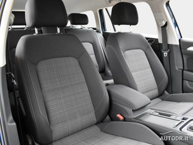 VOLKSWAGEN Passat Variant usata, con Autoradio