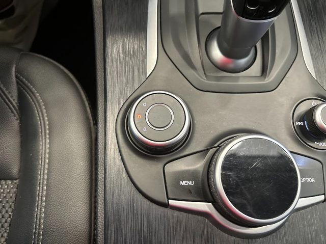 ALFA ROMEO Stelvio usata, con Sensori di parcheggio anteriori