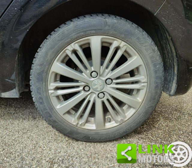 PEUGEOT 208 usata, con Autoradio