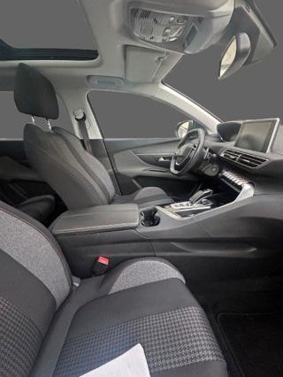PEUGEOT 5008 usata, con Airbag