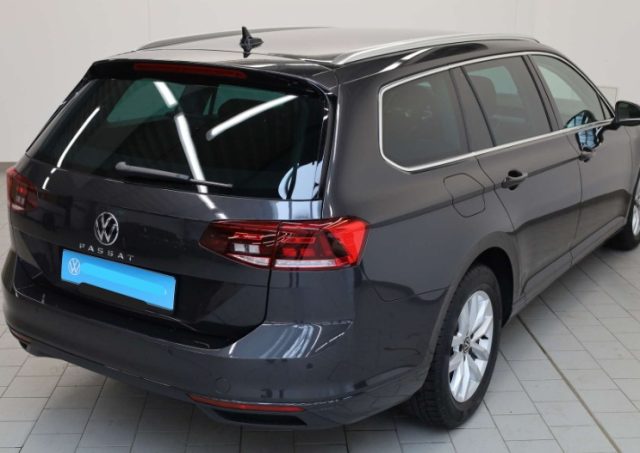 VOLKSWAGEN Passat Variant usata, con Airbag laterali