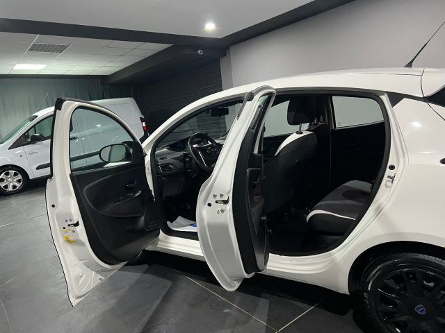 LANCIA Ypsilon usata, con ESP