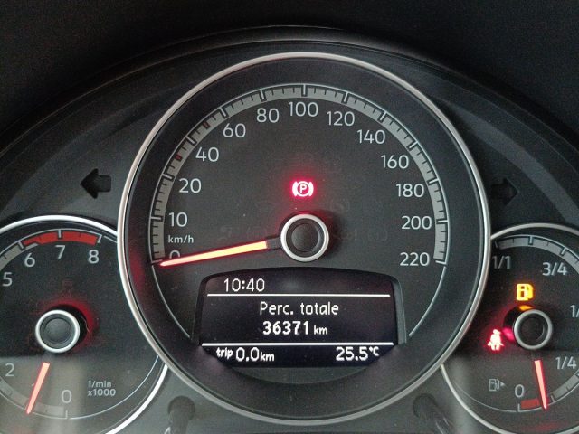 VOLKSWAGEN up! usata, con Sistema di navigazione