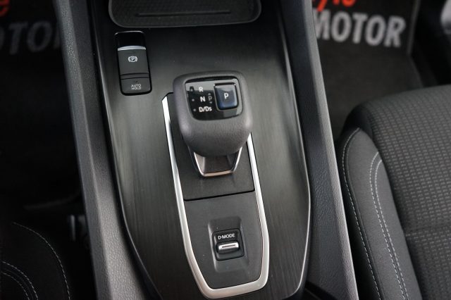 NISSAN Qashqai usata, con Fari LED